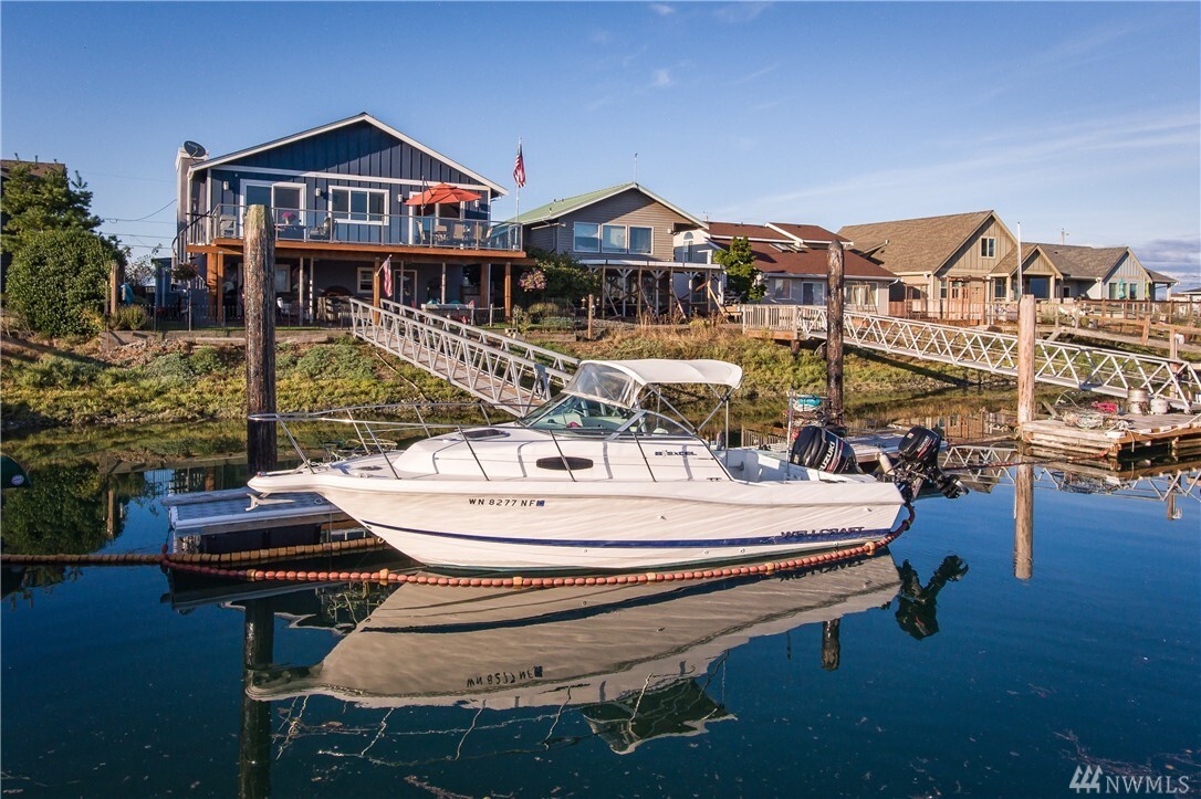 Property Photo:  4143 Patos Dr  WA 98248 