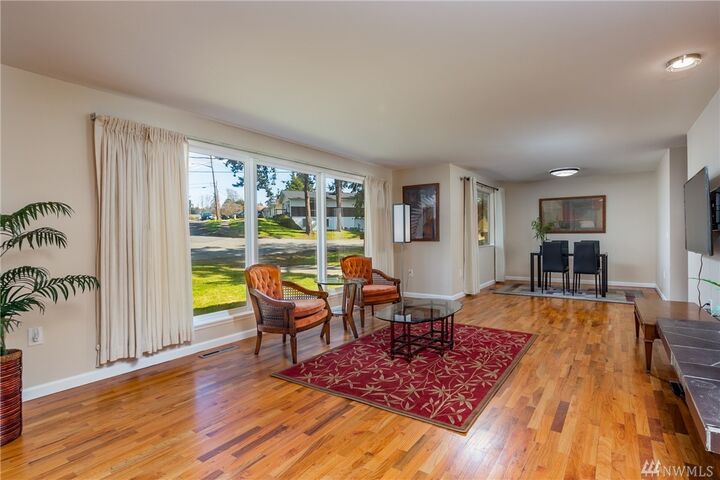 Property Photo:  387 NE O'Leary St  WA 98277 
