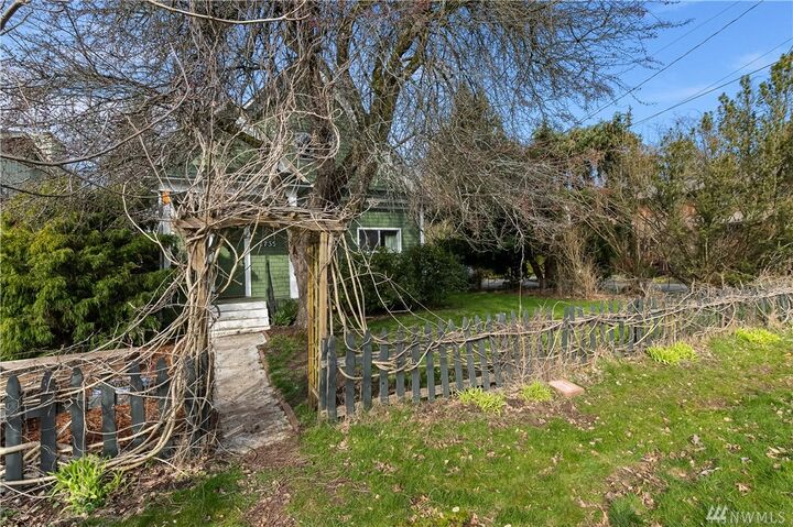 Property Photo:  2735 Michigan St  WA 98226 