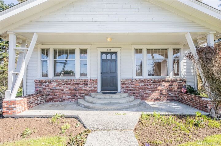 Property Photo:  202 4th St  WA 98294 