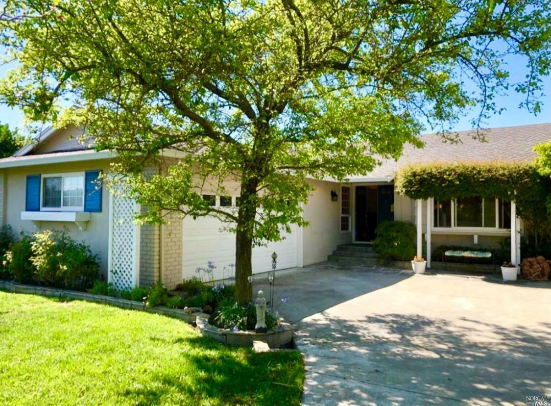 Property Photo: 5 Isabella Court CA 94945