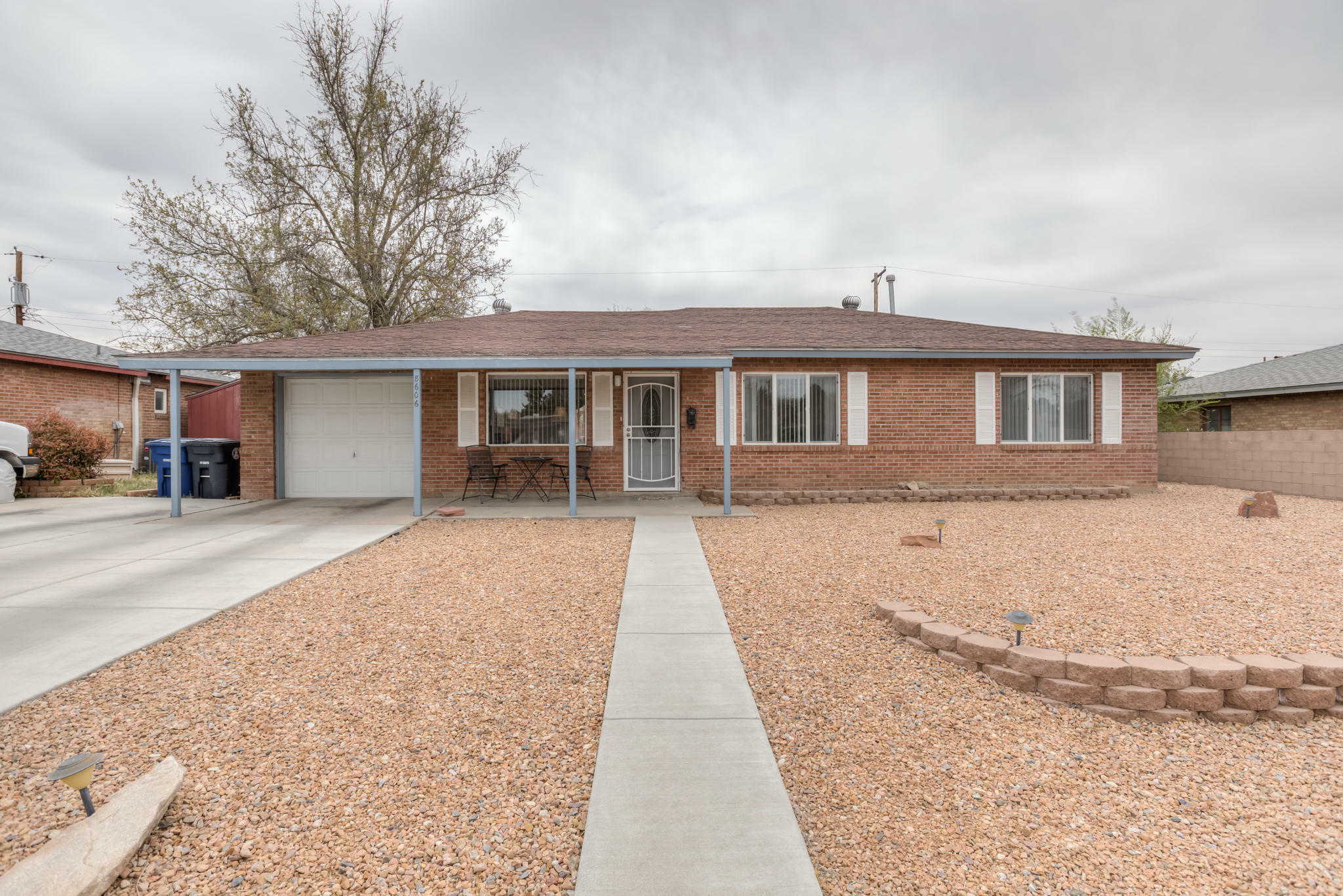 Property Photo: 8606 Candelaria Road NE NM 87112