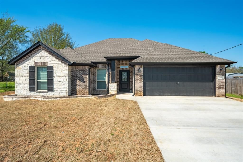 Property Photo:  1403 North Oak Drive  TX 75140 