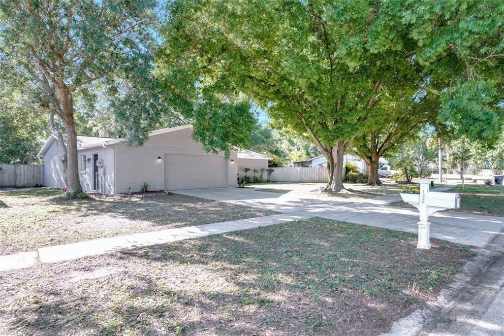 Property Photo:  1226 Foggy Ridge Parkway  FL 33559 