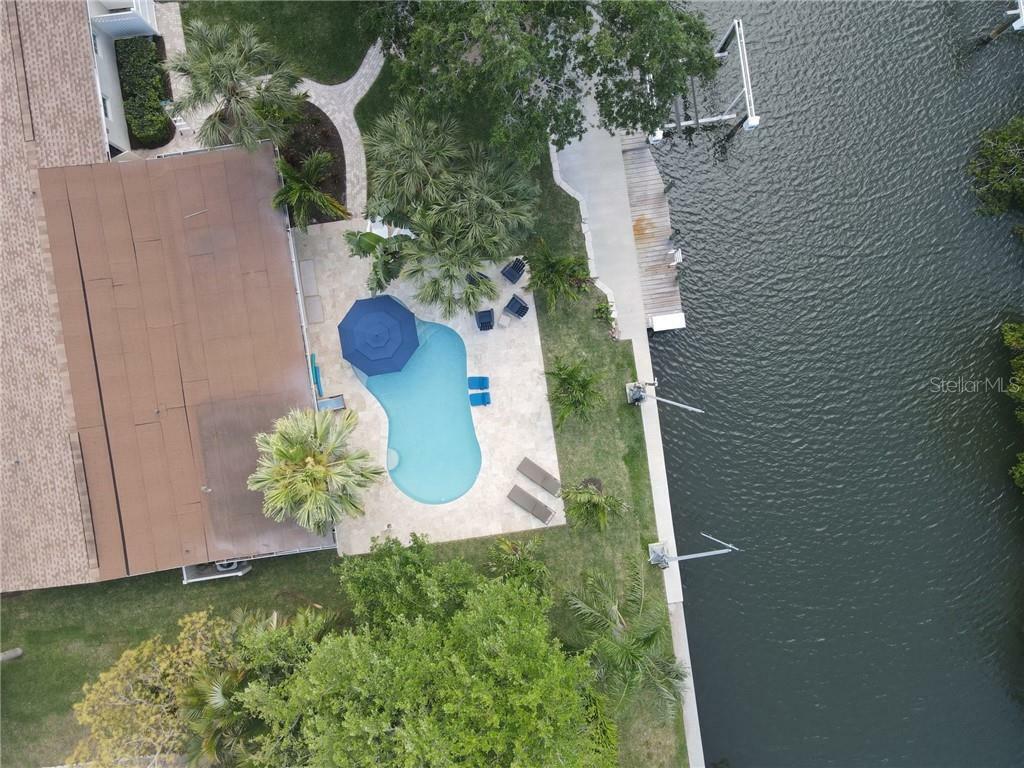 Property Photo:  1633 Ridgewood Lane  FL 34231 