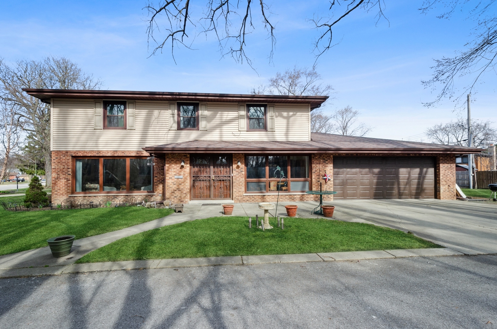 Property Photo: 5801 N Lacey Avenue IL 60646