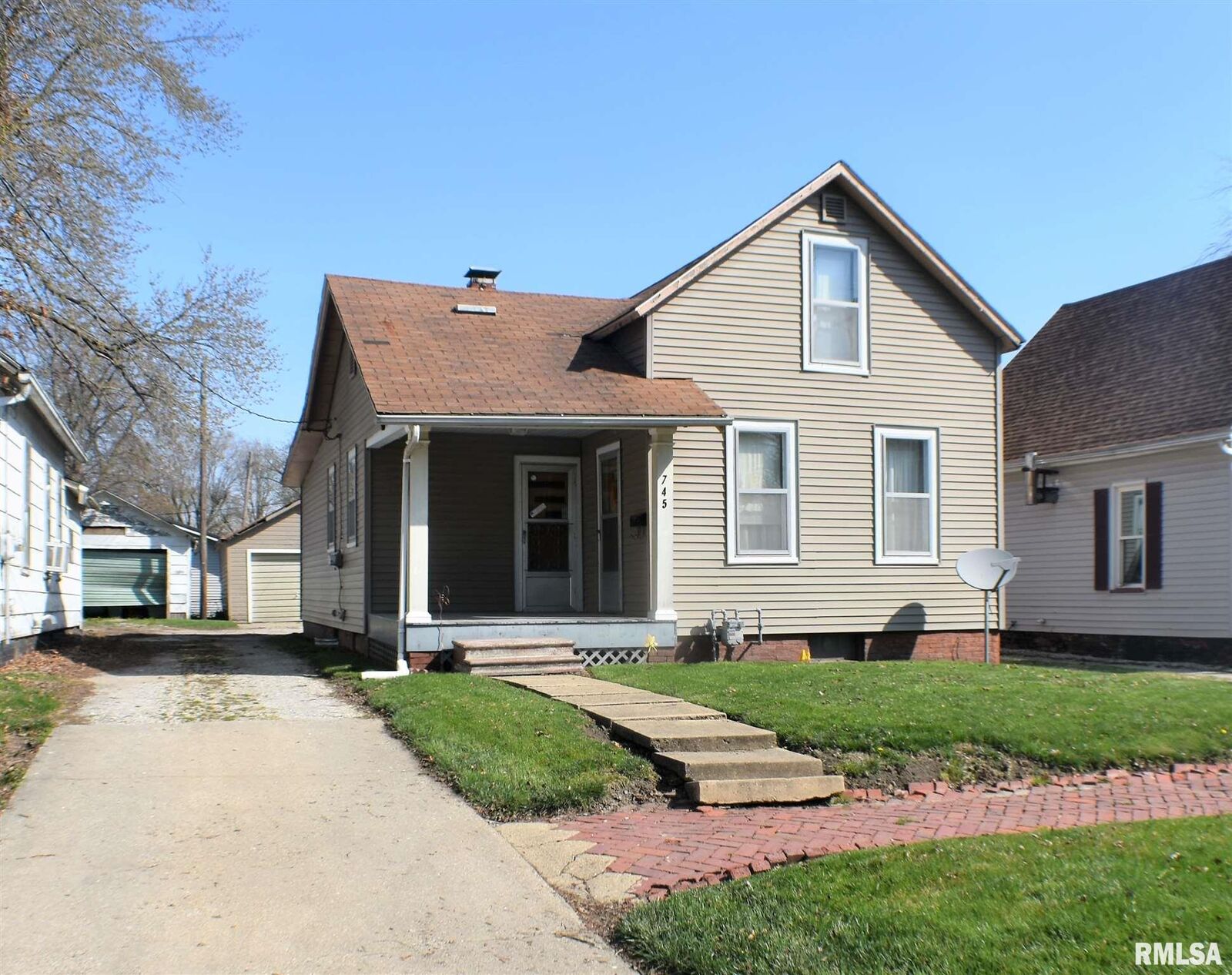 Property Photo: 745 E Walnut IL 61520