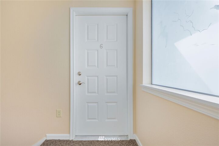 Property Photo:  28426  16th Avenue S 1-6  WA 98003 