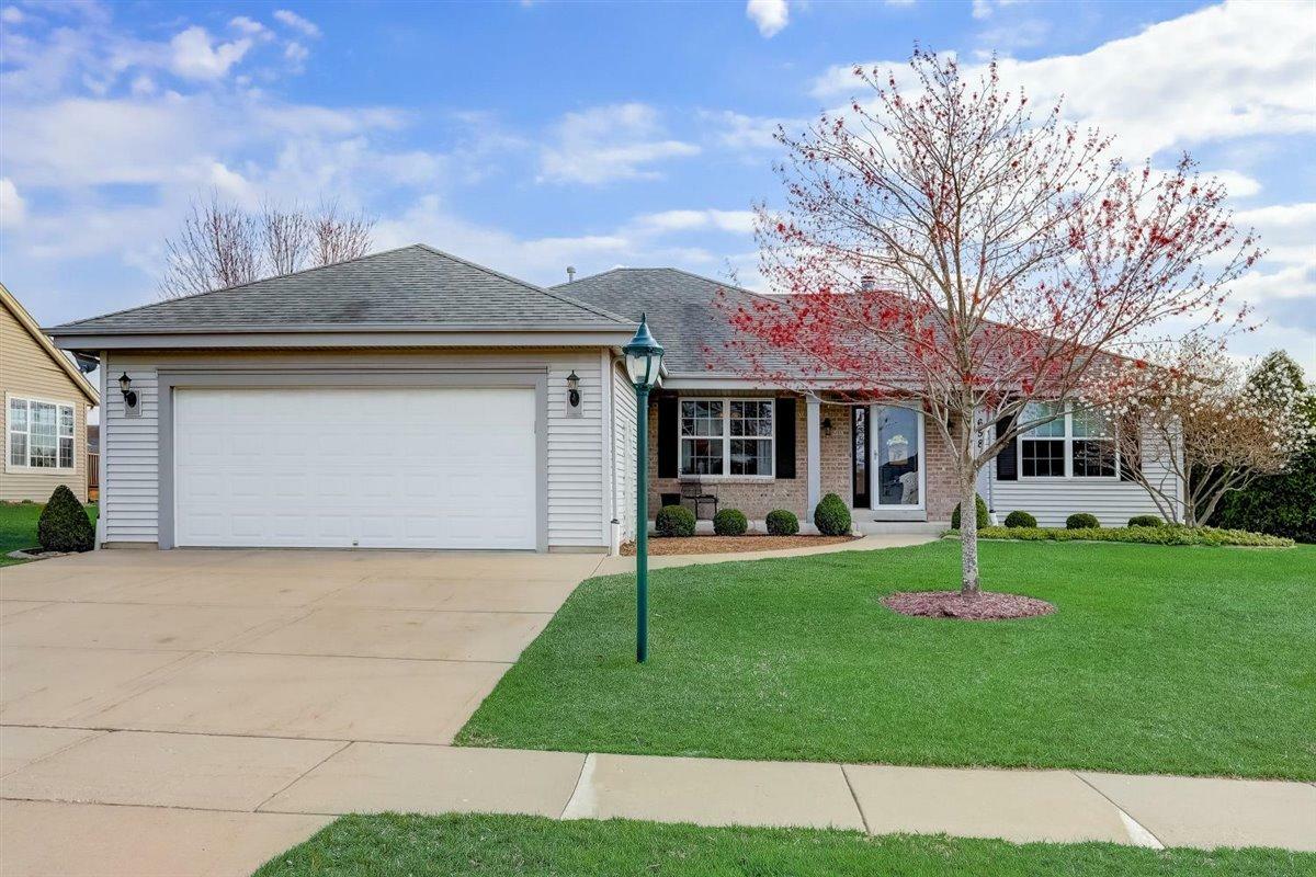 Property Photo: 658 Cherrywood Dr WI 53185