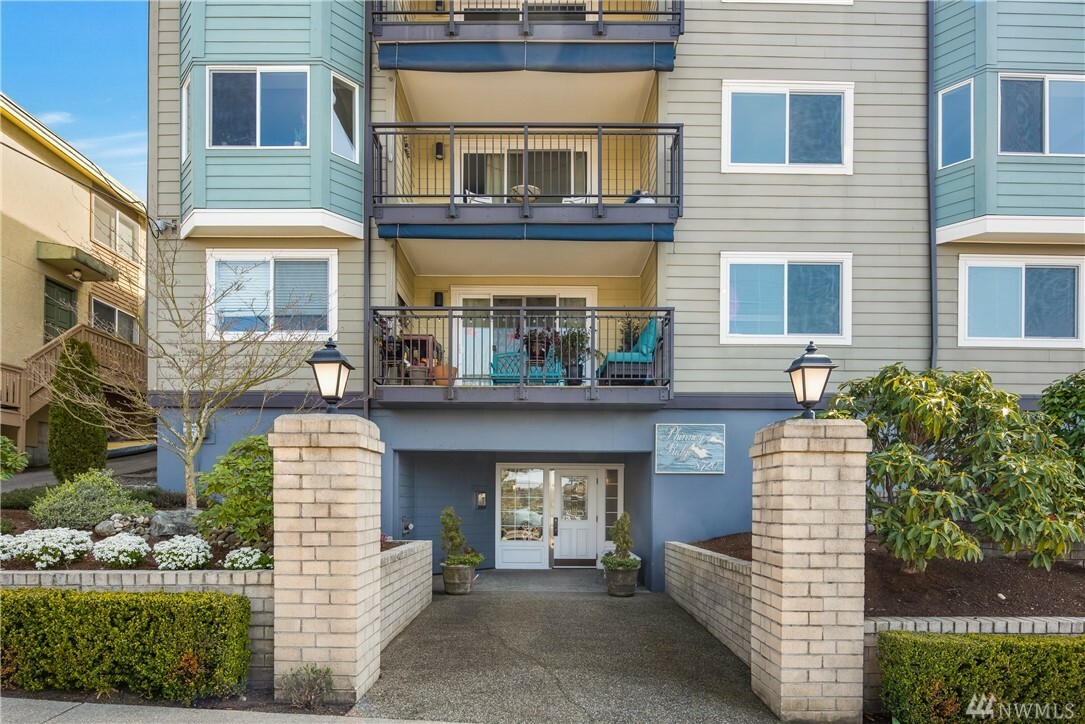 Property Photo: 8720 Phinney Ave N 22 WA 98103