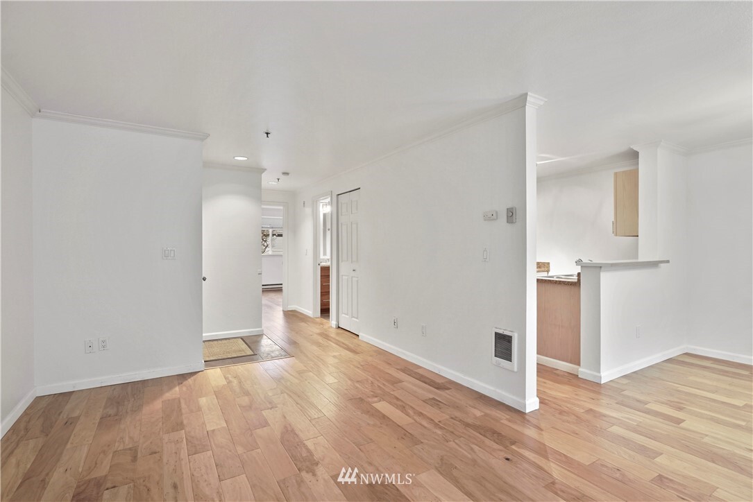Property Photo: 12515 109th Court NE B-103 WA 98034