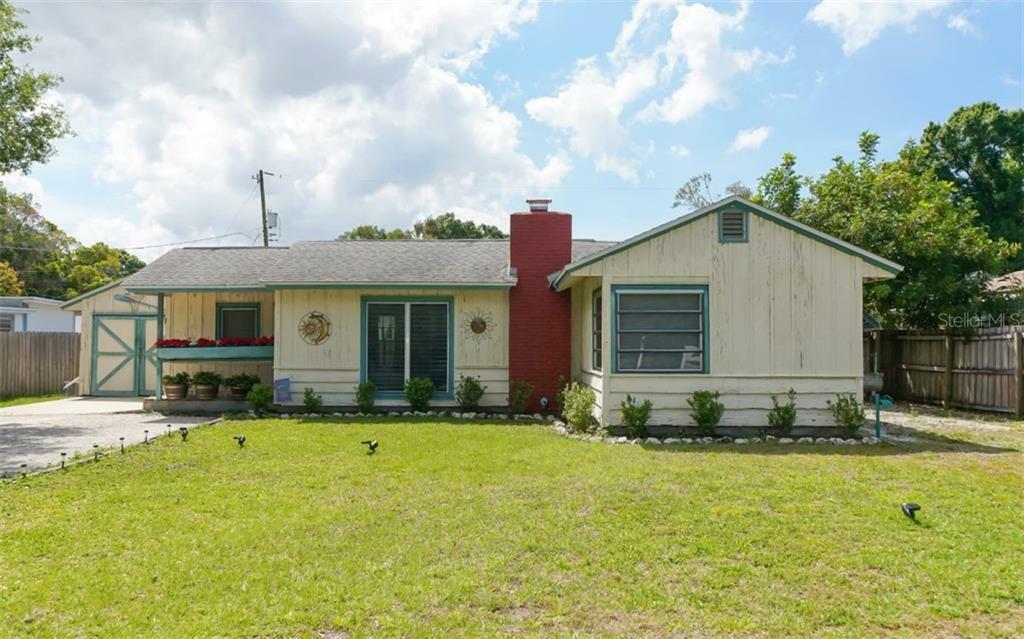 Property Photo:  2336 Pelican Drive  FL 34237 