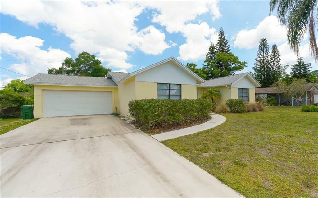 Property Photo:  2635 Davis Boulevard  FL 34237 