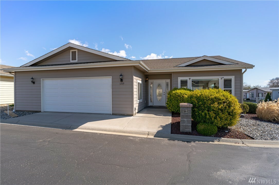 Property Photo:  1209 Marble St  WA 98801 