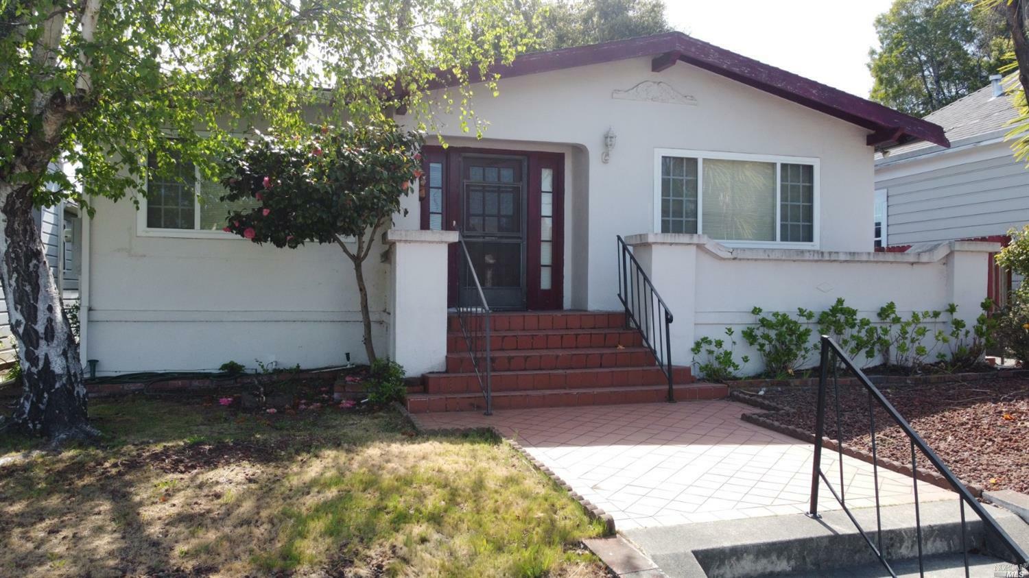 Property Photo:  815 B Street  CA 94952 