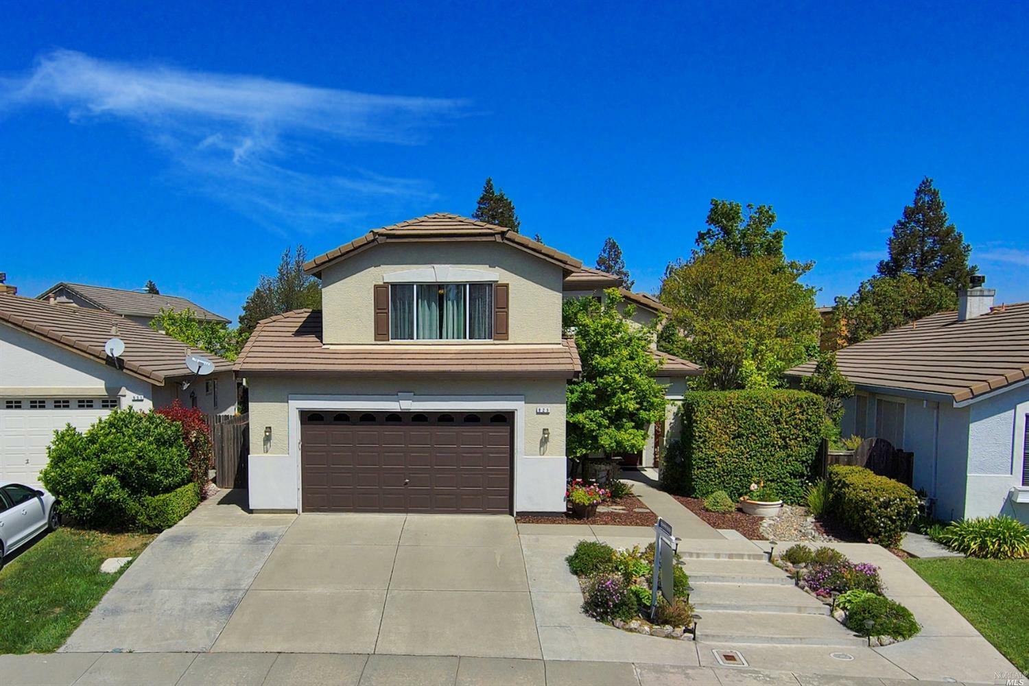 Property Photo: 925 Cloverbrook Circle CA 95687
