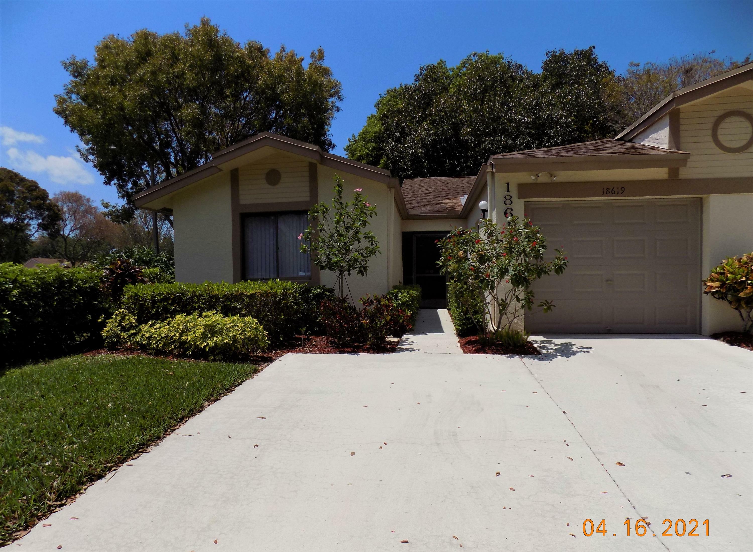 Property Photo: 18619 Breezy Palm Way FL 33496