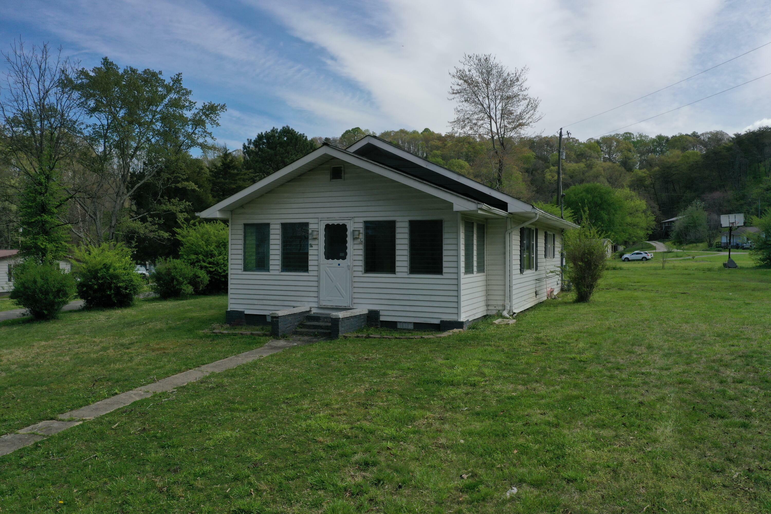 Property Photo:  3500 Lake City Hwy  TN 37769 