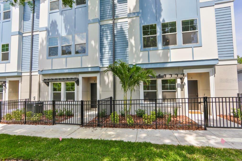 Property Photo:  3126 W Azeele Street 2  FL 33609 