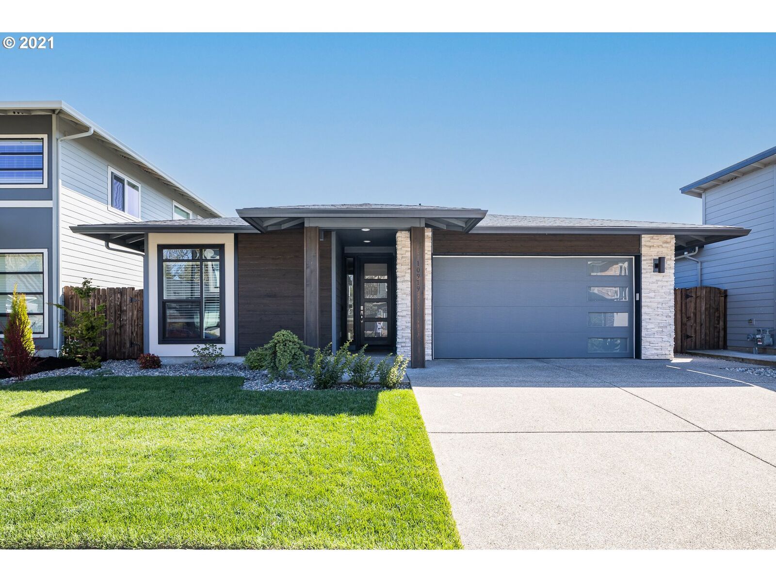 Property Photo: 10919 NE 95th Pl WA 98662