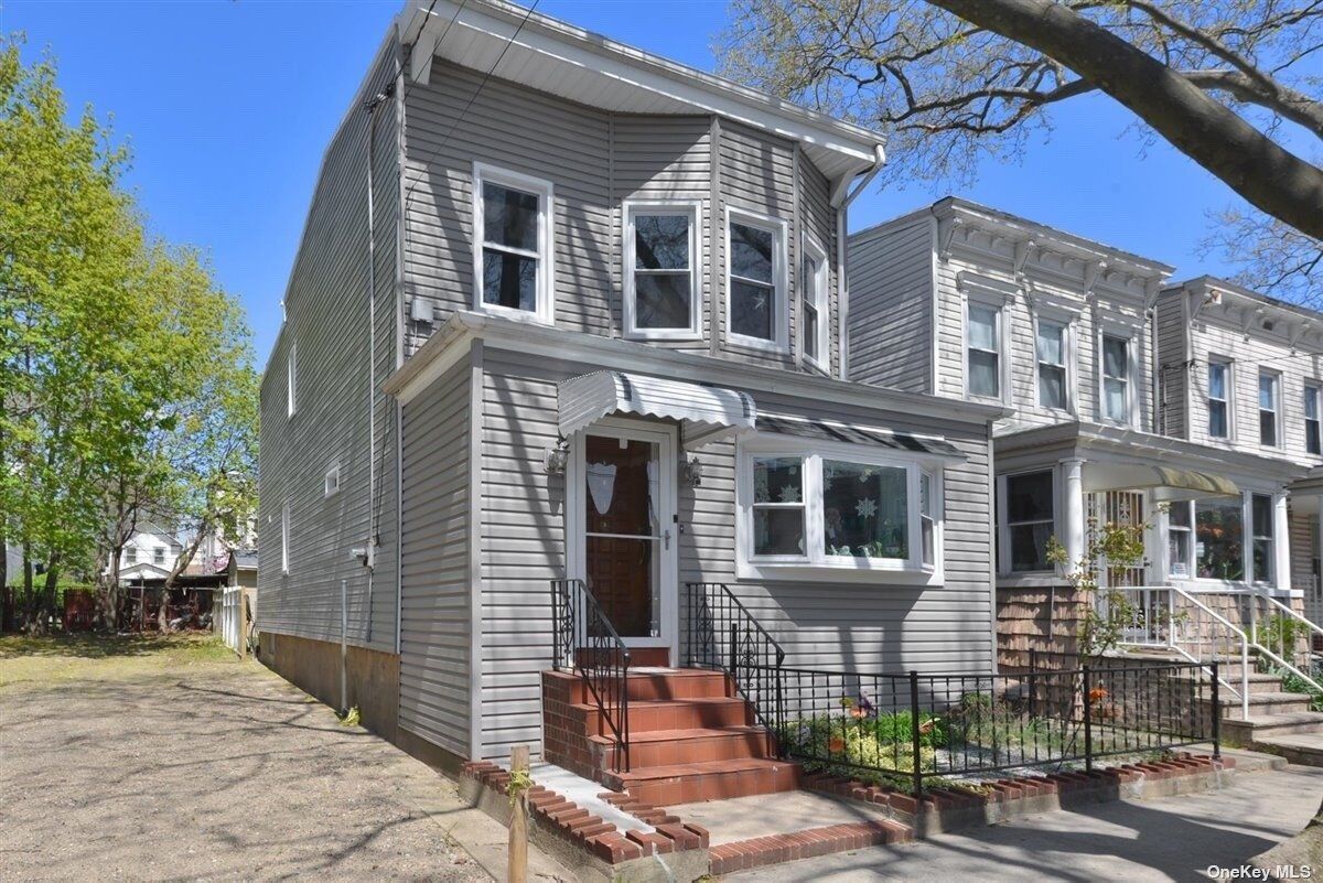 Property Photo:  80-19 91st Avenue  NY 11421 