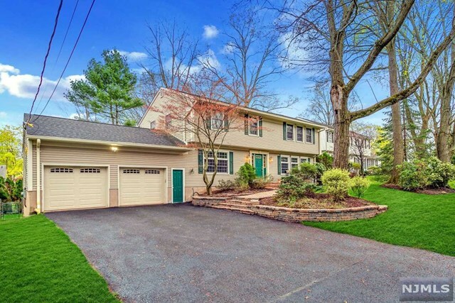 Property Photo:  6 Drury Lane  NJ 07627 