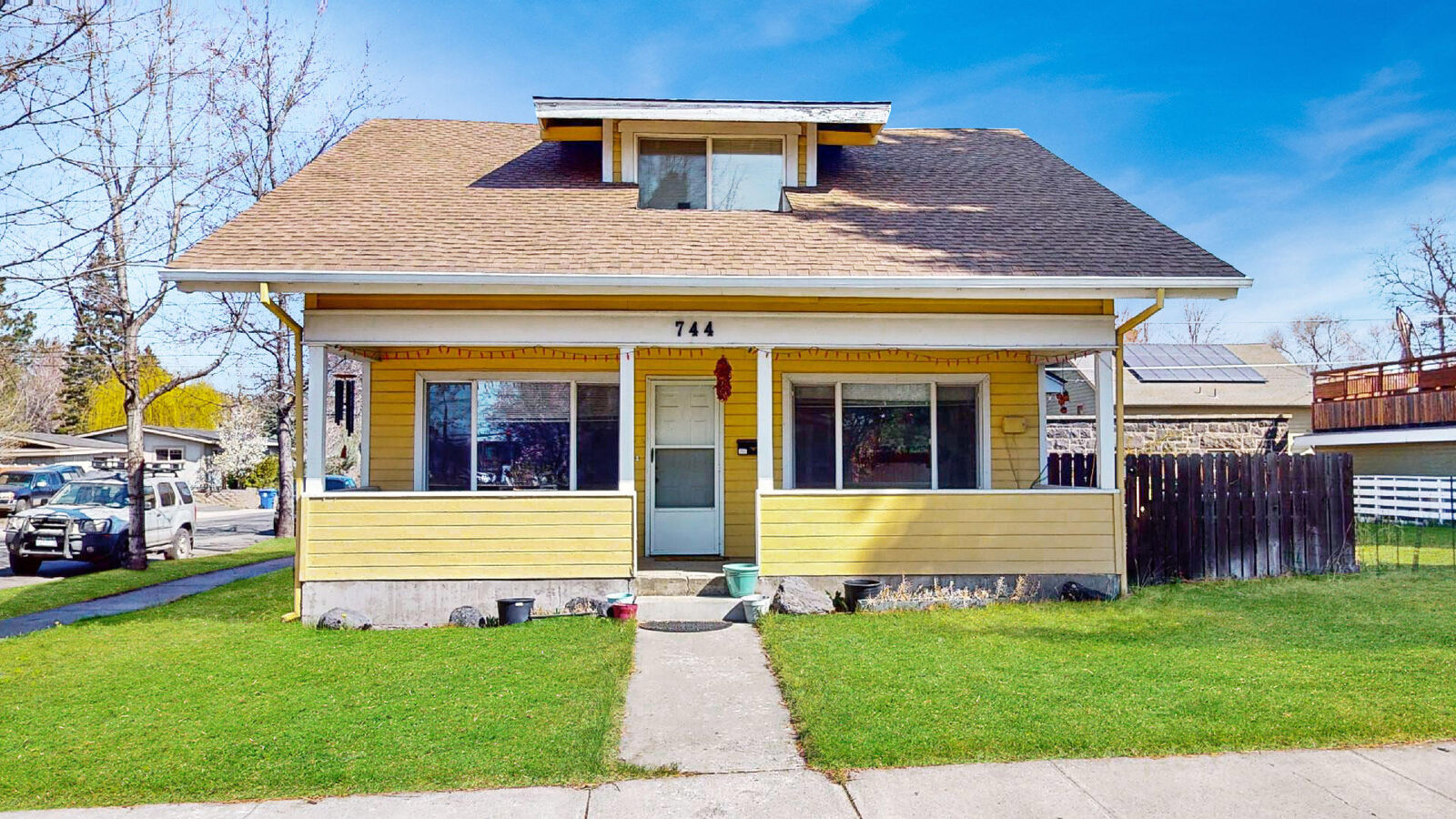 Property Photo:  744 NW Delaware Avenue  OR 97703 