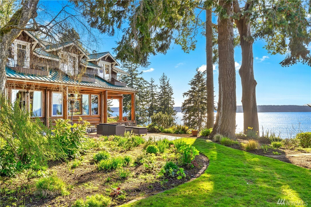 Property Photo: 14403 24th Ave SW WA 98166