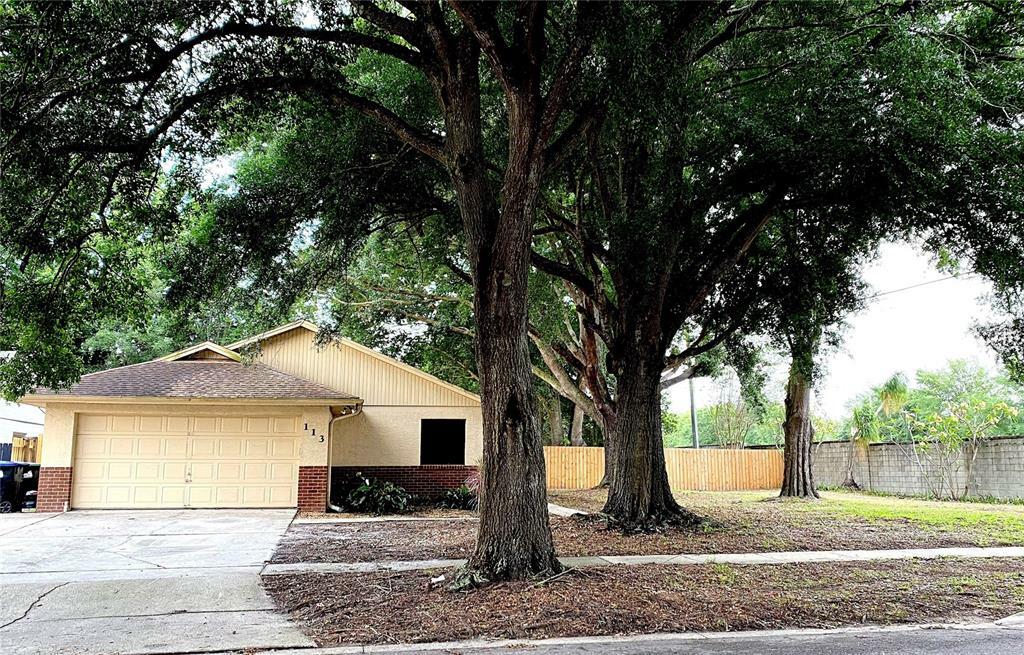 Property Photo:  113 Lake Drive  FL 32835 