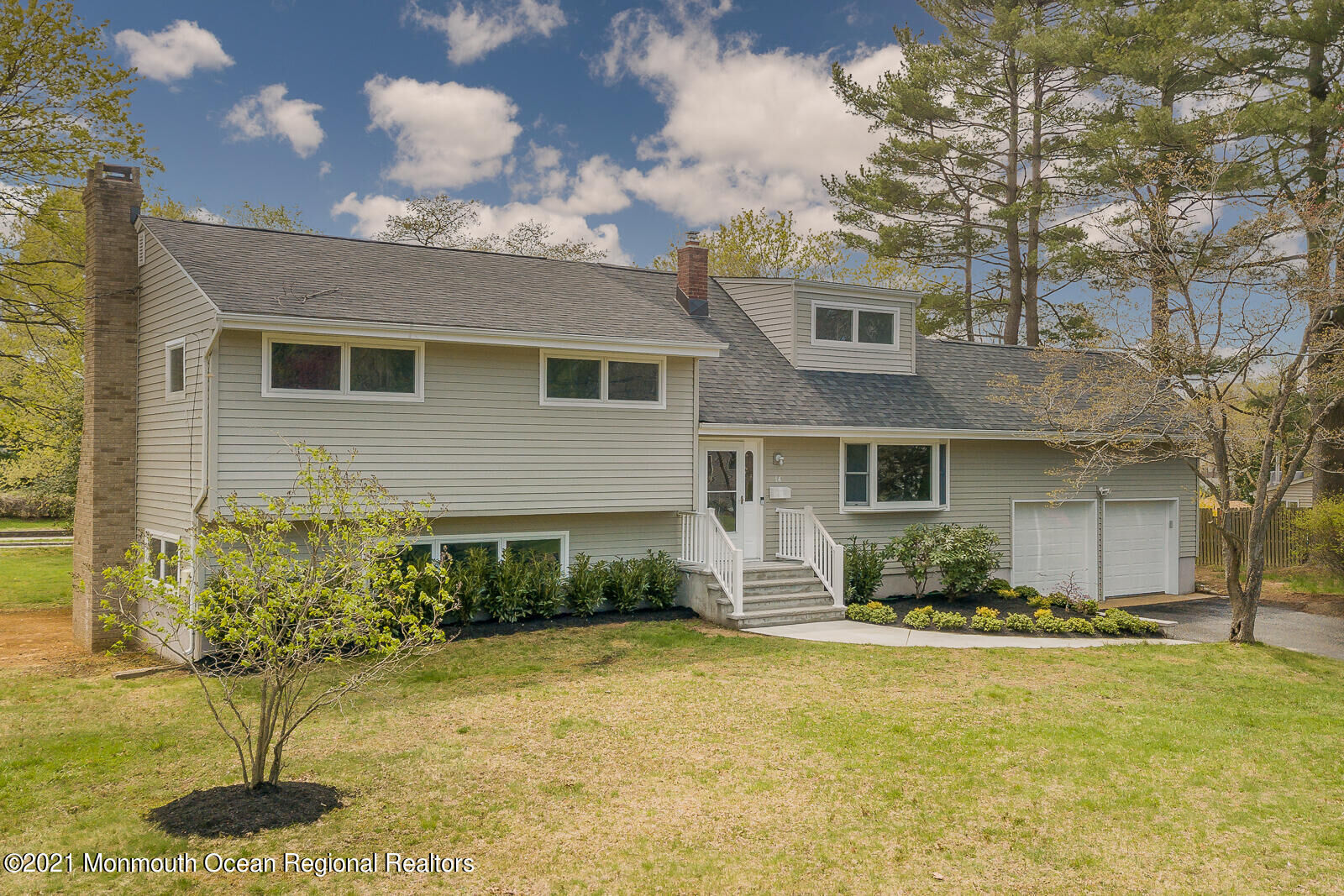 Property Photo:  14 Riveredge Road  NJ 07724 