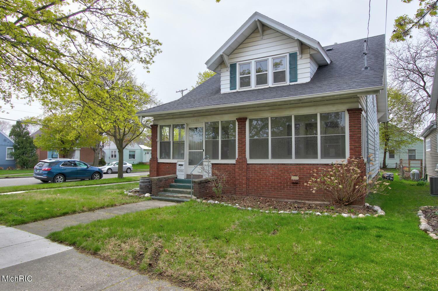 Property Photo:  1206 Park Street SW  MI 49504 