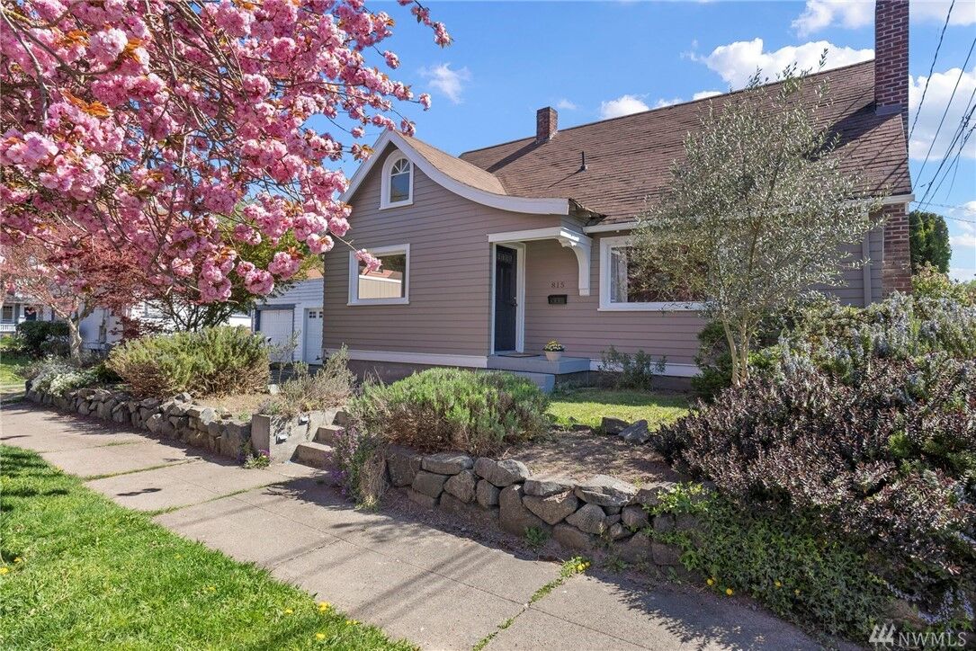 Property Photo: 815 N Cedar St WA 98406