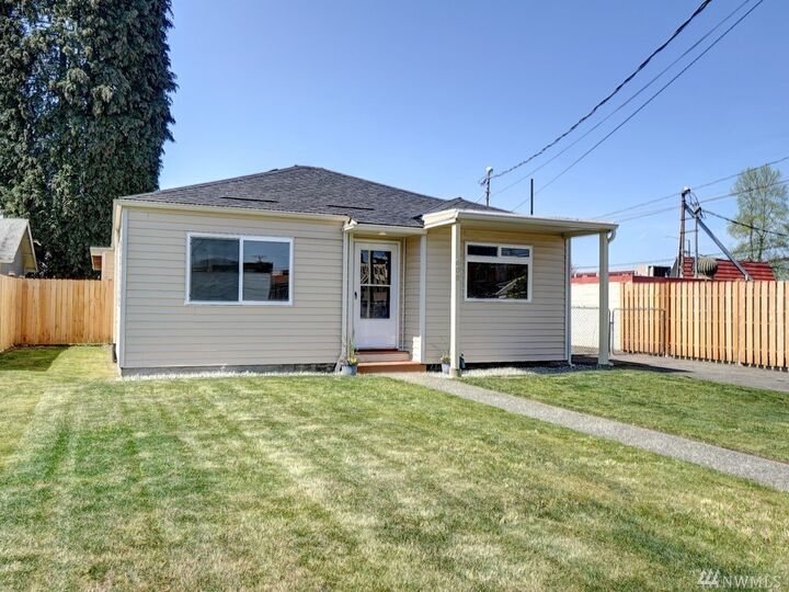 Property Photo:  608 S Howard St  WA 98465 