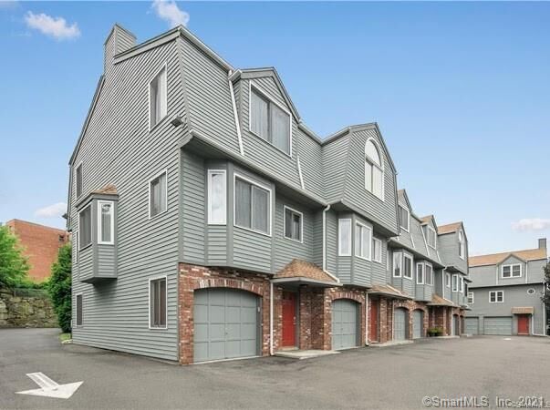 Property Photo: 44 Pleasant Street 18 CT 06901