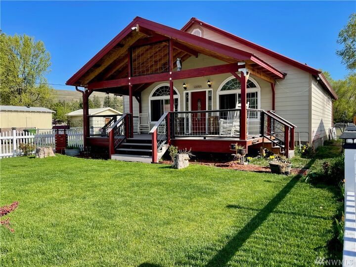 Property Photo: 1293 1st Ave S WA 98840