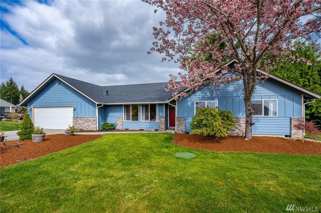 Property Photo:  232 Alderwood Dr  WA 98532 