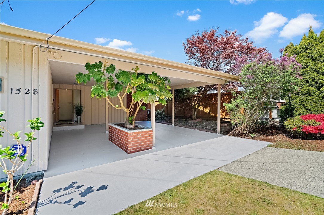 Property Photo: 1528 N Fir Street WA 98406