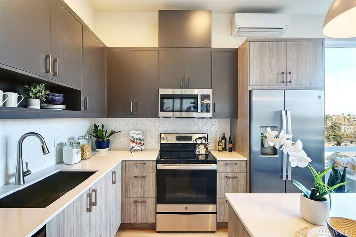 Property Photo: 3104 SW Avalon Wy C WA 98126