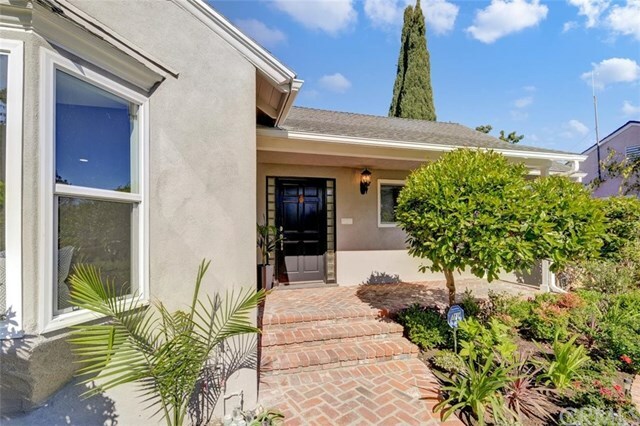 Property Photo:  611 Flint Avenue  CA 90814 