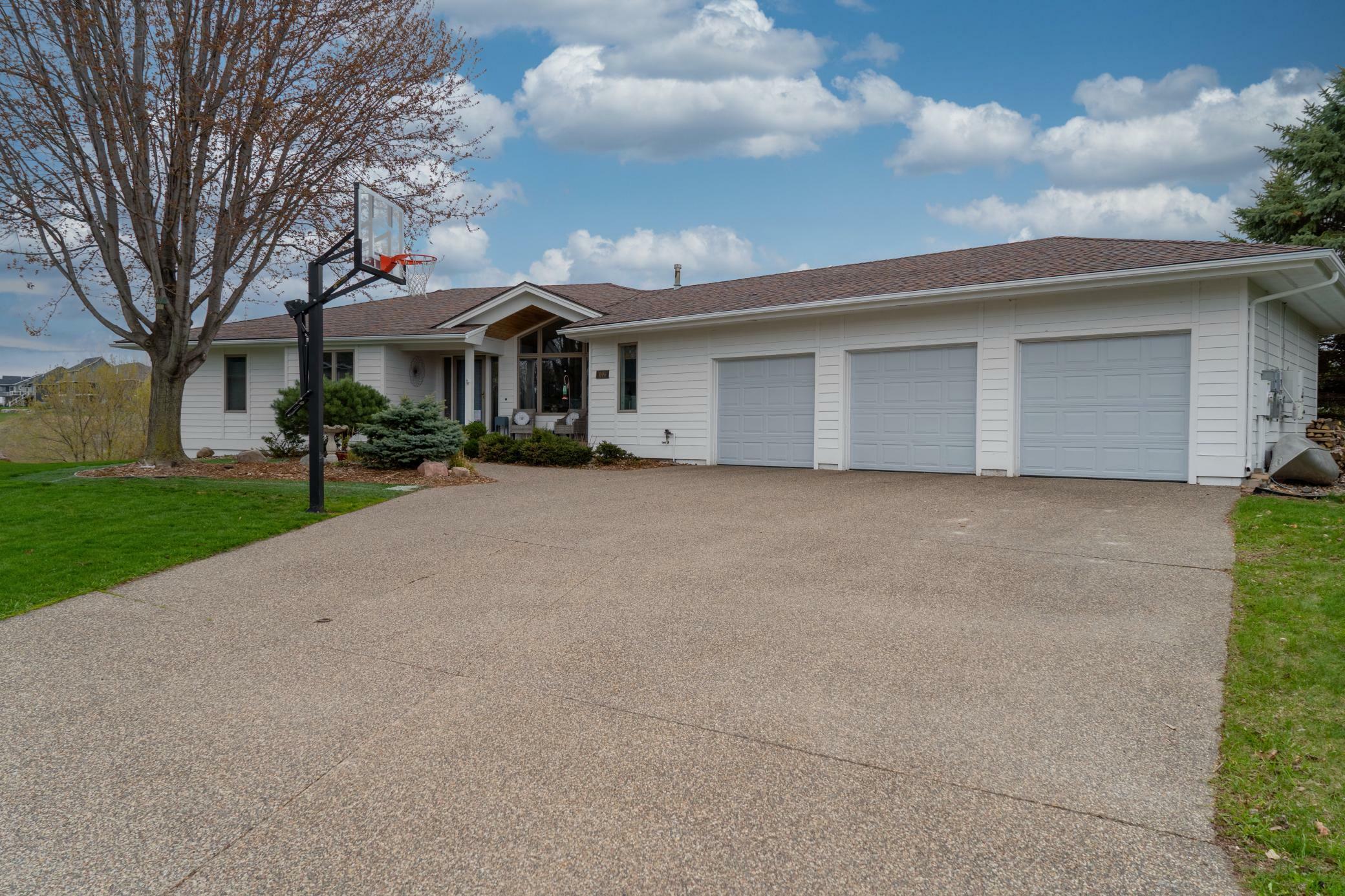 Property Photo:  1006 Prairie View Court  MN 55057 