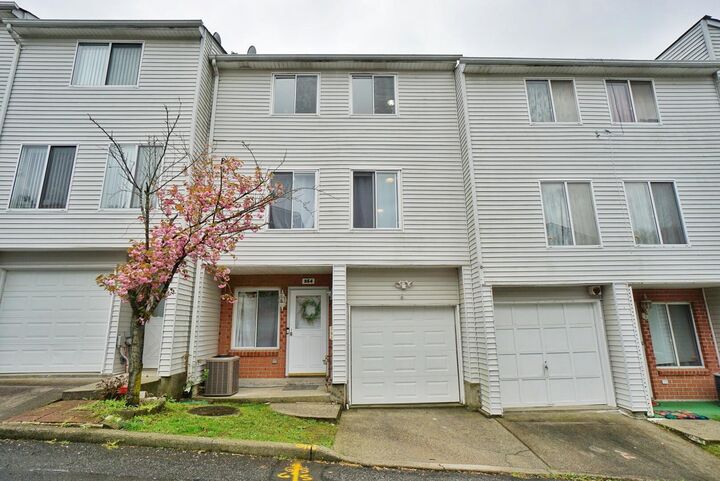 254 Emily Lane  Staten Island NY 10312 photo
