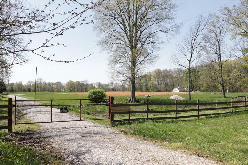 Property Photo: 9805 N Private Road 875 IN 47232