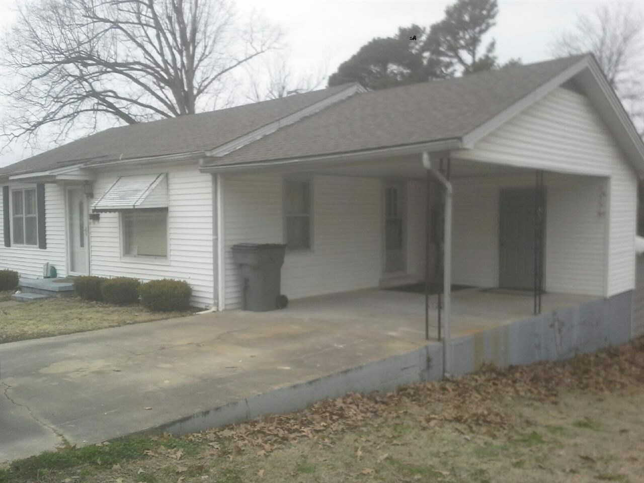 Property Photo:  1107 W Thompson  AR 72450 