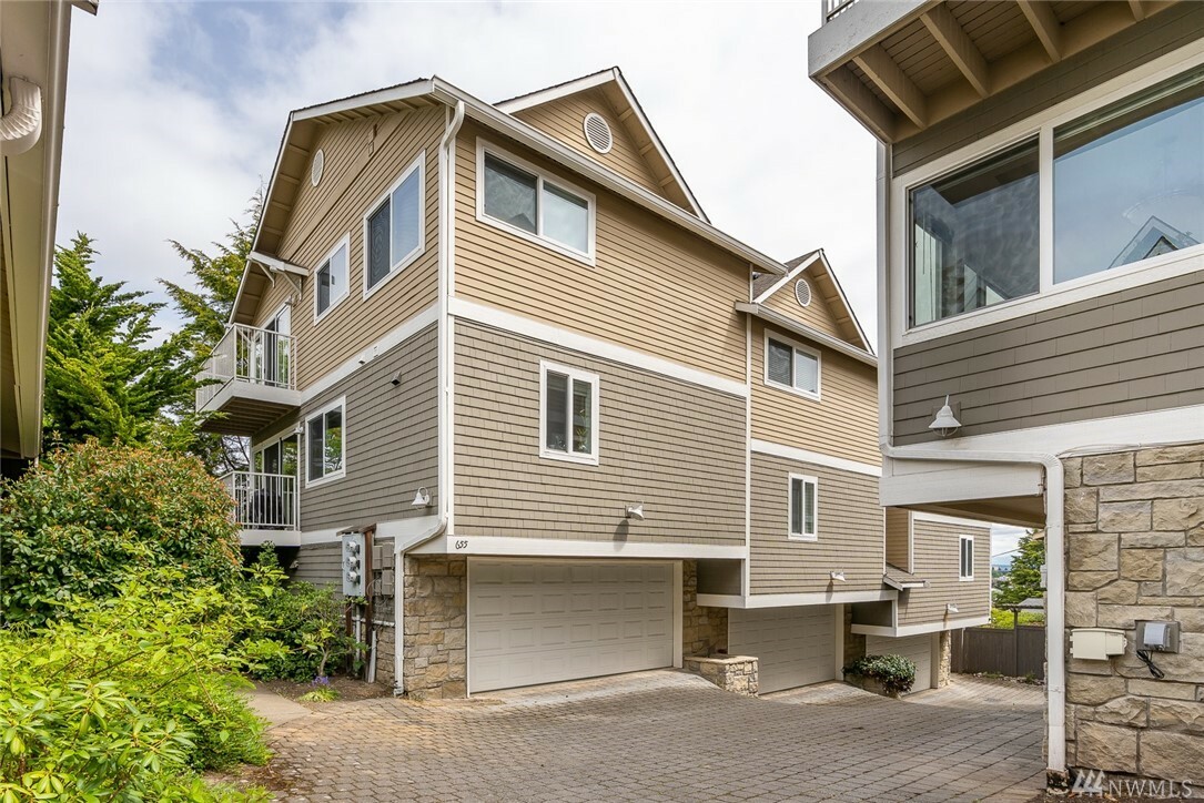 Property Photo: 655 A W Emerson St WA 98119