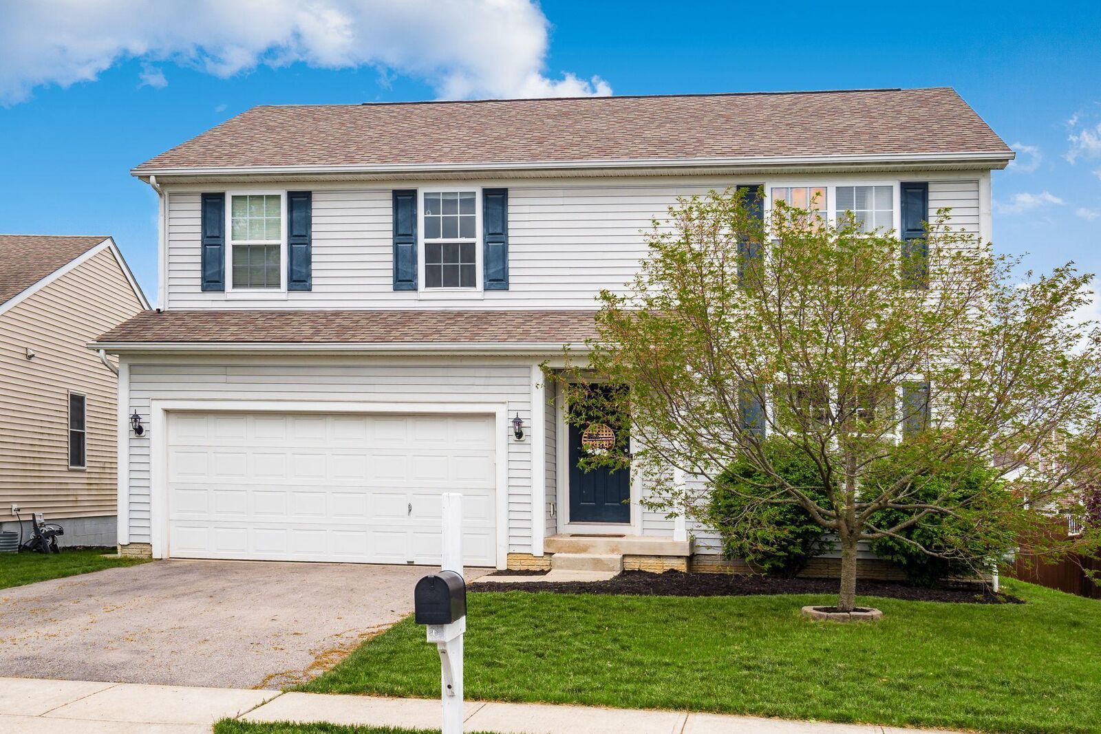 Property Photo:  985 Hidden Cove Way  OH 43228 