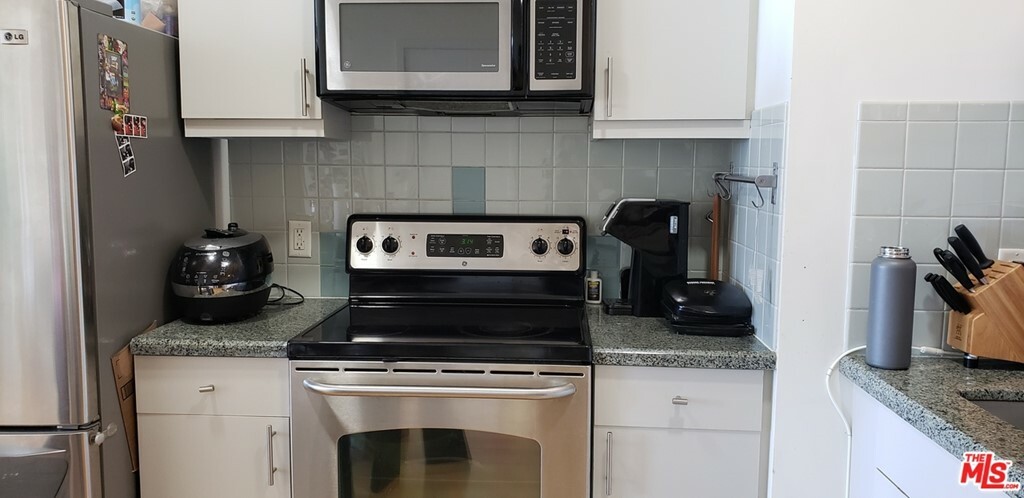 Property Photo:  3810 Wilshire Boulevard 1410  CA 90010 