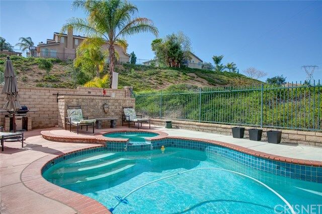 Property Photo: 27623 Muir Grove Way CA 91384