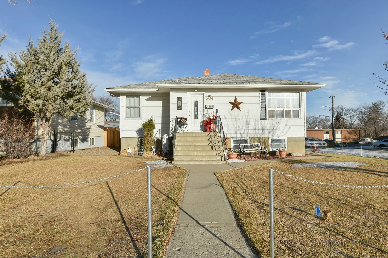 Property Photo: 304 9 Street SW AB T1A 4N9
