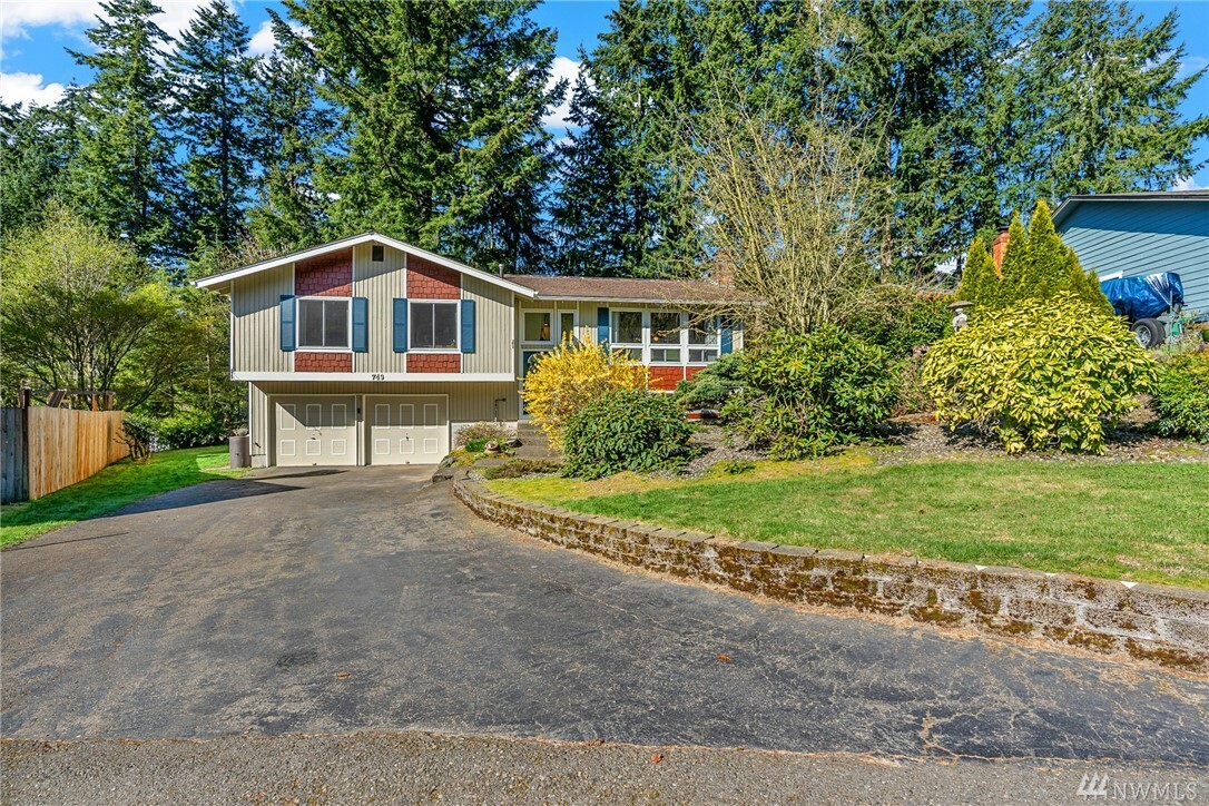 Property Photo: 749 NE Pinecrest Dr WA 98311