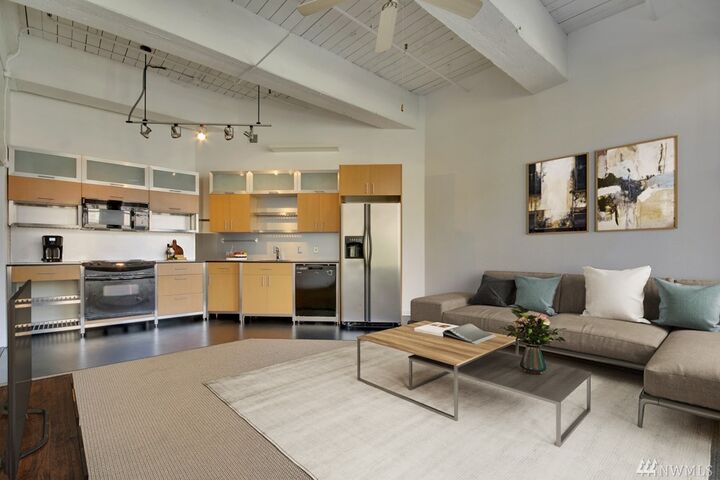 Property Photo: 1120 Cliff Av Ct 210 WA 98402